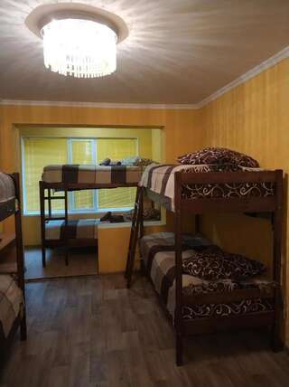 Хостелы Mr. HOSTEL Мариуполь Кровать в общем номере для мужчин и женщин с 10 кроватями-11