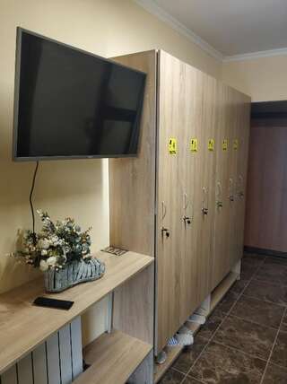 Хостелы Mr. HOSTEL Мариуполь Кровать в общем 4-местном номере для мужчин и женщин-18