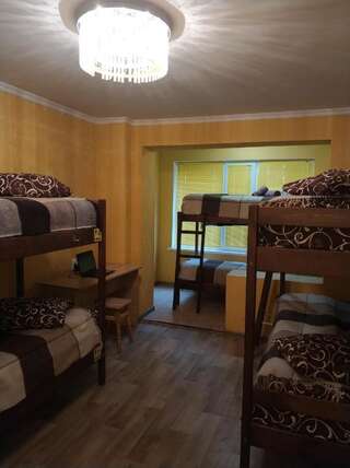 Хостелы Mr. HOSTEL Мариуполь Кровать в общем номере для мужчин и женщин с 10 кроватями-2