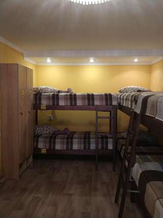 Хостелы Mr. HOSTEL Мариуполь Кровать в общем номере для мужчин и женщин с 10 кроватями-3
