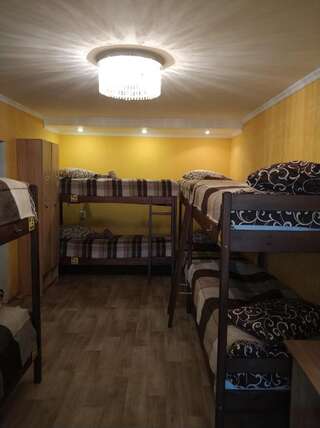 Хостелы Mr. HOSTEL Мариуполь Кровать в общем номере для мужчин и женщин с 10 кроватями-4